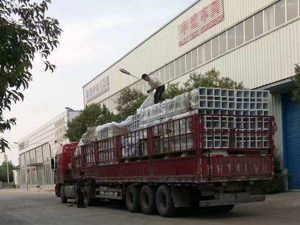 日產(chǎn)300噸<a href=http://m.fpadna.com/product/ target=_blank class=infotextkey>玉米深加工設(shè)備</a>發(fā)貨現(xiàn)場(chǎng)